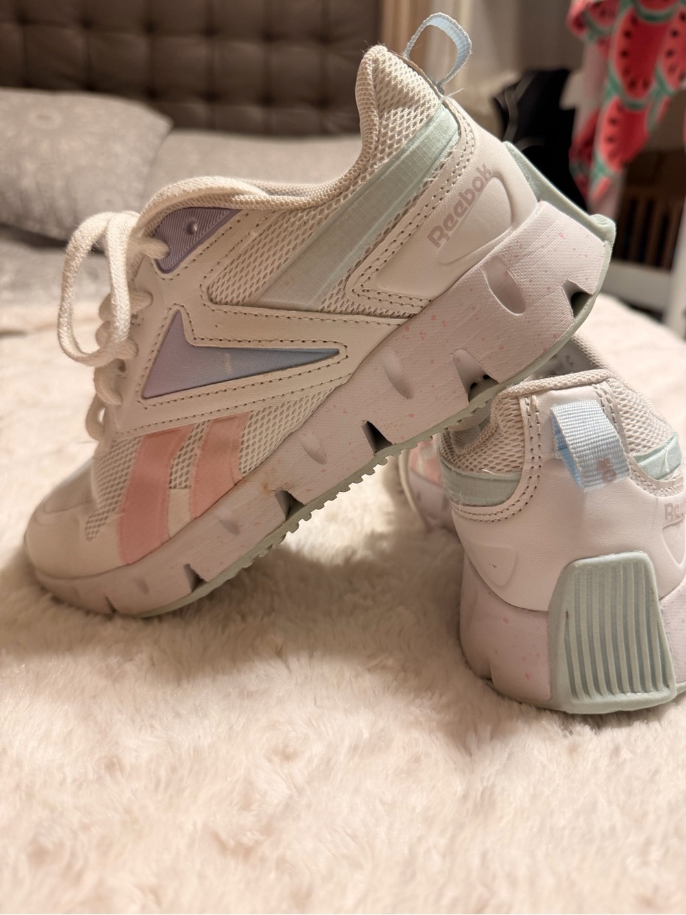 Reebok white and Pastel Pink Athletic Sneakers size 2 for little girls